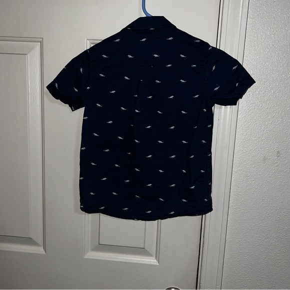 The Children's Place Boys Blue Short Sleeve Lizard Print  Button-Down Shirt 5t - Picture 3 of 6